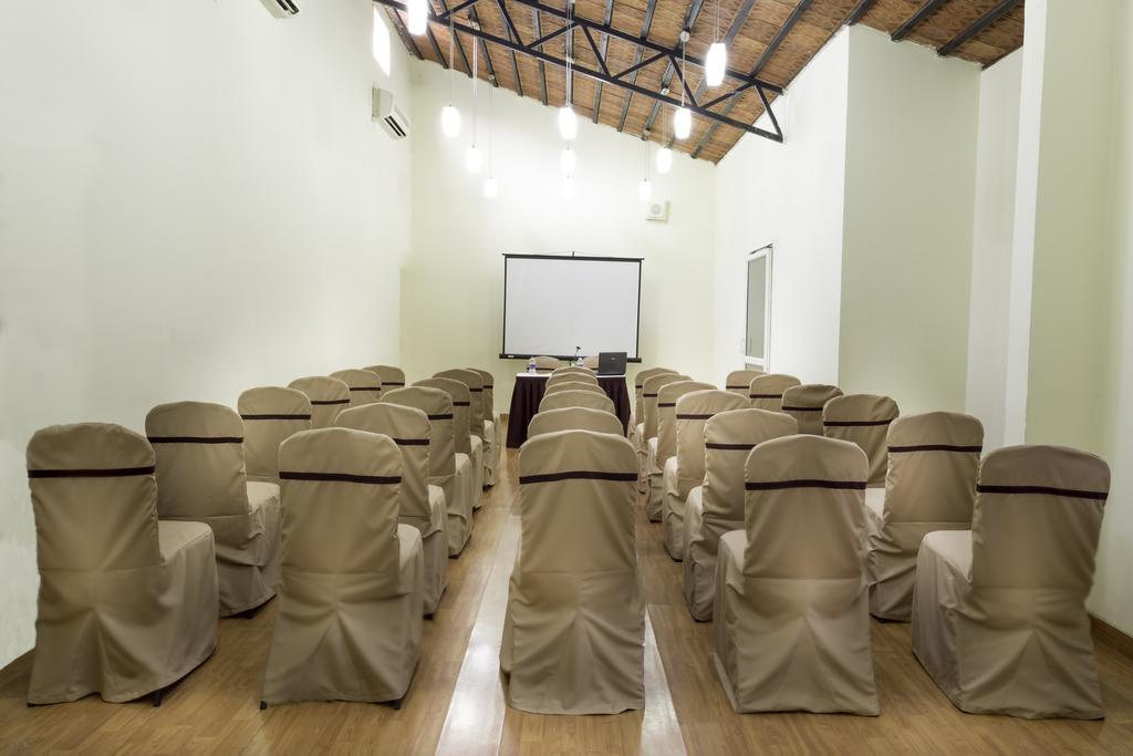 Hm Suites & Studios Bangalore Exteriör bild