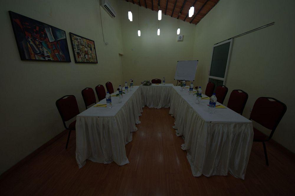 Hm Suites & Studios Bangalore Exteriör bild