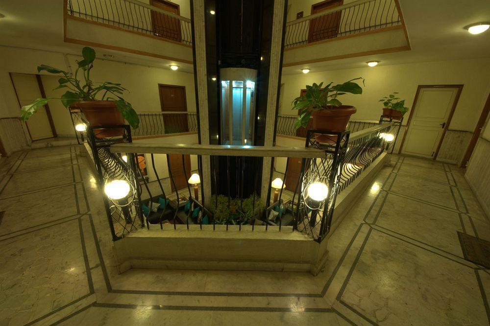 Hm Suites & Studios Bangalore Exteriör bild
